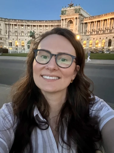 Picture of Anastasiya Novatorskaya in front of the Hofburg in Vienna